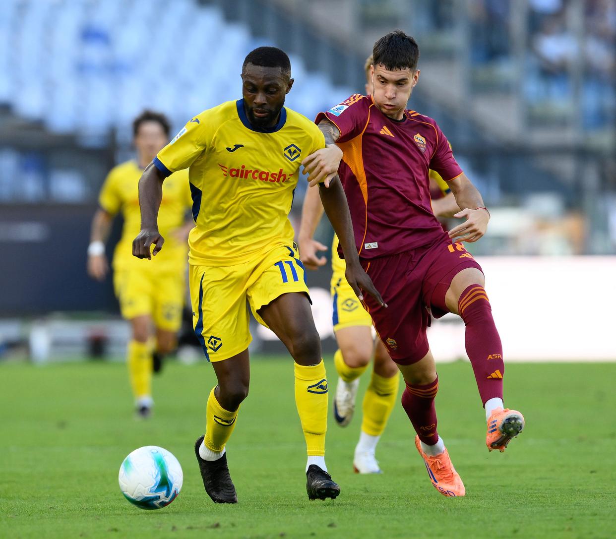 国际米兰意甲击败维罗纳劳塔罗头球建功 国际米兰意甲击败维罗纳劳塔罗头球建功